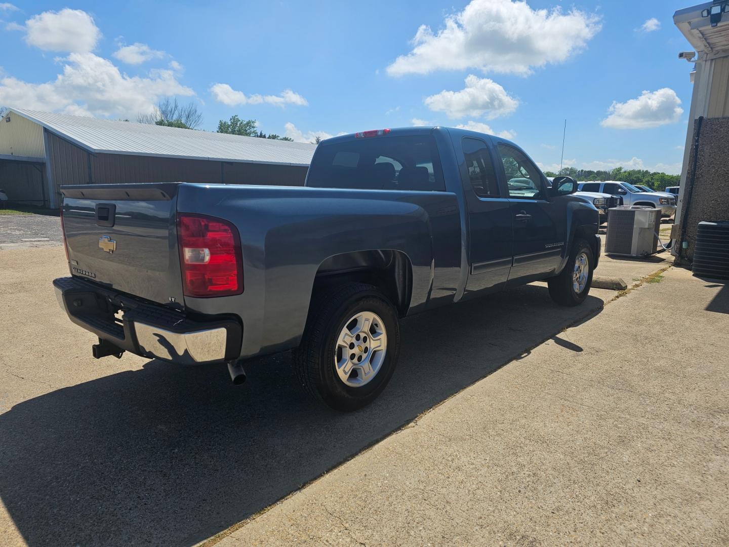 2009 BLUE Chevrolet Silverado 1500 LT1 Ext. Cab Long Box 2WD (1GCEC29009Z) with an 5.3L V8 OHV 16V FFV engine, 4-Speed Automatic Overdrive transmission, located at 533 S Seven Points BLVD, Seven Points, TX, 75143, (430) 255-4030, 32.313999, -96.209351 - Photo#2